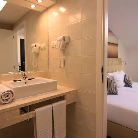 & By Aparthotel