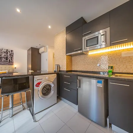 Appart hôtel & By 3*